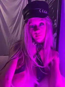 Snapshot of luxxlola chatting on 02/20/26, 06:10 luxxlola online show from 02/20/26, 06:10