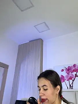 JuliaColemann online show from 06/11/26, 12:03