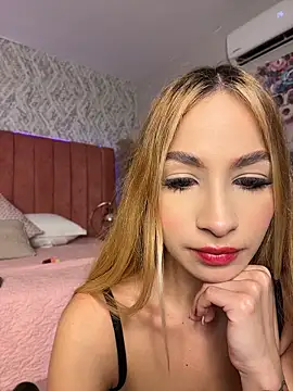 Snapshot of chiarabonds chatting on 05/11/26, 05:43 chiarabonds online show from 05/11/26, 05:43