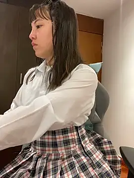 Snapshot of Sweet_t3Em chatting on 05/17/26, 09:06 Sweet t3Em online show from 05/17/26, 09:06