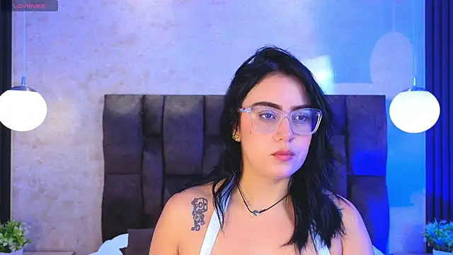 Snapshot of vicky_grey chatting on 03/08/26, 12:53 vicky grey online show from 03/08/26, 12:53