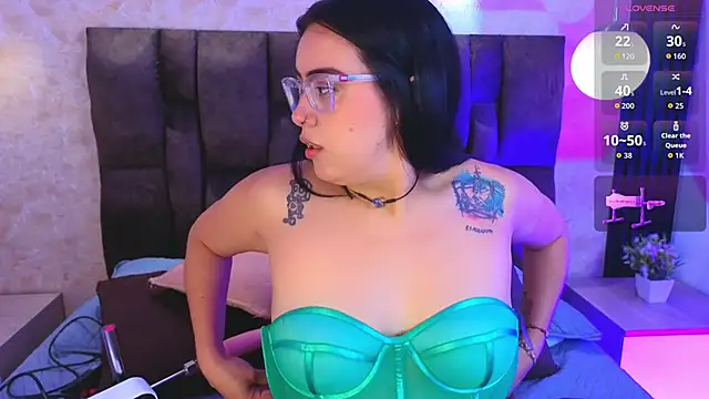 Snapshot of vicky_grey chatting on 03/11/26, 12:33 vicky grey online show from 03/11/26, 12:33