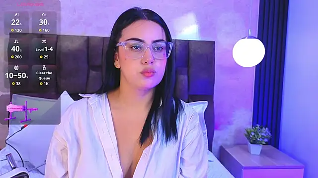Snapshot of vicky_grey chatting on 04/10/26, 12:43 vicky grey online show from 04/10/26, 12:43