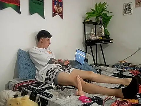 Snapshot of blackninja66 chatting on 04/15/26, 02:35 blackninja66 online show from 04/15/26, 02:35