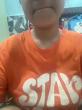 Snapshot of Real_Roma chatting on 04/17/26, 02:31 Real Roma online show from 04/17/26, 02:31