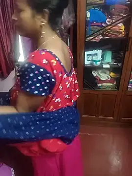 Snapshot of Little-Roshni chatting on 04/08/26, 01:16 Little-Roshni online show from 04/08/26, 01:16