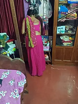 Snapshot of Little-Roshni chatting on 04/10/26, 06:01 Little-Roshni online show from 04/10/26, 06:01