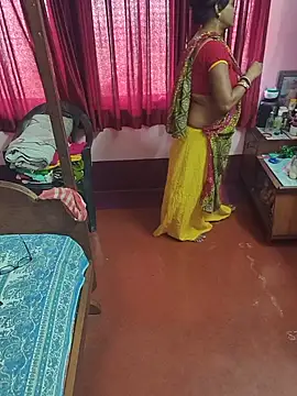 Snapshot of Little-Roshni chatting on 06/16/26, 07:00 Little-Roshni online show from 06/16/26, 07:00