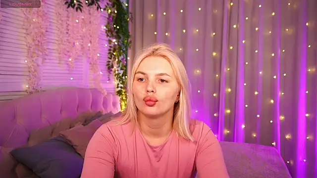 Snapshot of AmeliaWeells chatting on 05/16/26, 03:58 AmeliaWeells online show from 05/16/26, 03:58