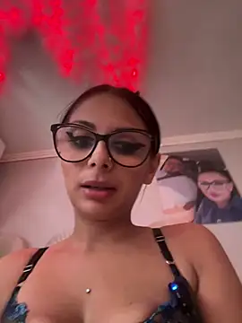 Snapshot of HiddendesireXO01 chatting on 06/03/26, 09:45 HiddendesireXO01 online show from 06/03/26, 09:45
