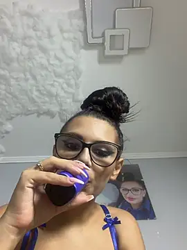 HiddendesireXO01 online show from 07/23/26, 07:23