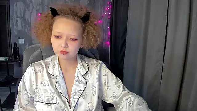 Snapshot of Senya_Sol chatting on 06/27/26, 10:37 Senya Sol online show from 06/27/26, 10:37