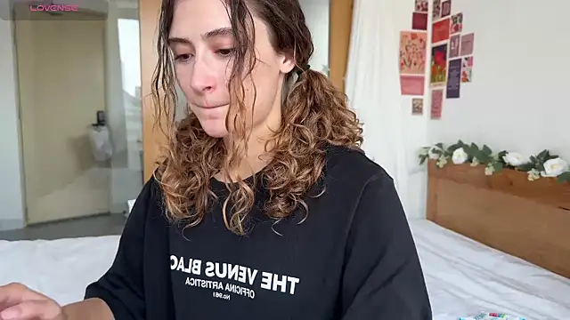Snapshot of cutiemari chatting on 05/03/26, 04:51 cutiemari online show from 05/03/26, 04:51