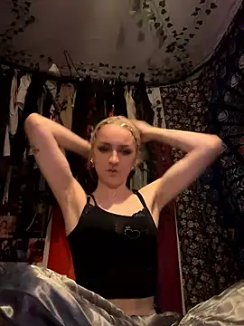 Snapshot of bambibabyy chatting on 01/18/26, 04:00 bambibabyy online show from 01/18/26, 04:00
