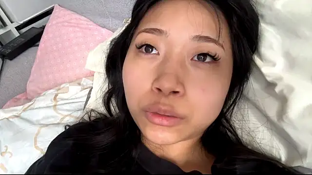 SweetMiaXO online show from 04/28/26, 10:15