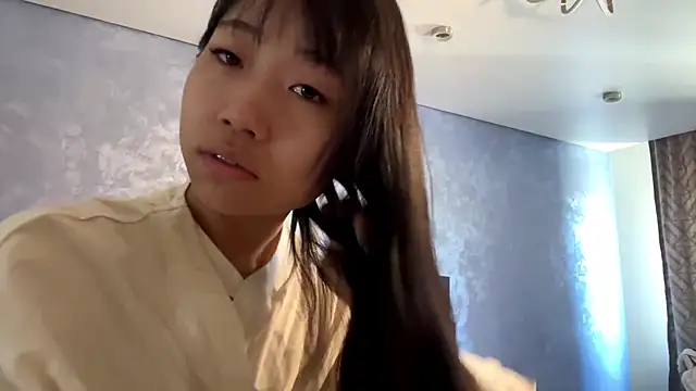 SweetMiaXO online show from 05/05/26, 02:19