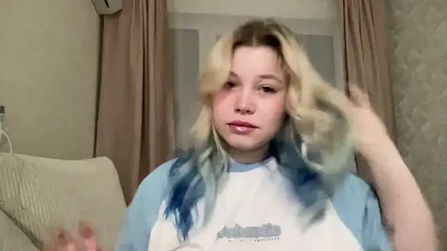 Snapshot of Lulu_Di chatting on 03/04/26, 09:43 Lulu Di online show from 03/04/26, 09:43