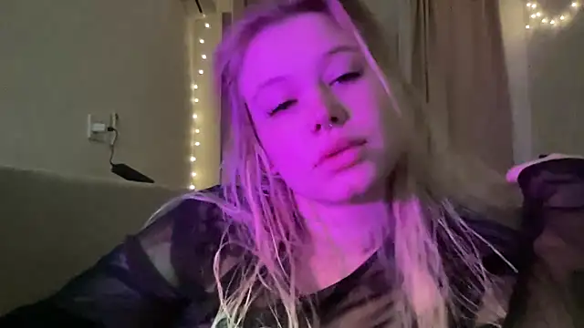 Snapshot of Lulu_Di chatting on 04/02/26, 07:55 Lulu Di online show from 04/02/26, 07:55