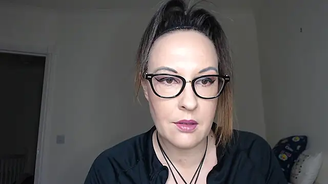 Snapshot of PsychicDominatrix chatting on 02/10/26, 08:18 PsychicDominatrix online show from 02/10/26, 08:18