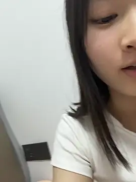 Snapshot of miaomiaou_ chatting on 06/14/26, 04:53 miaomiaou online show from 06/14/26, 04:53