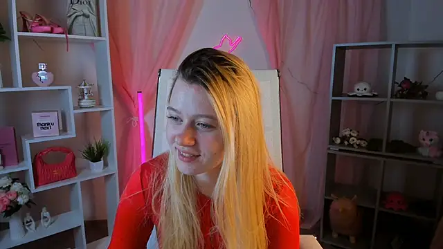 Snapshot of CelestineMauriac chatting on 05/16/26, 06:17 CelestineMauriac online show from 05/16/26, 06:17