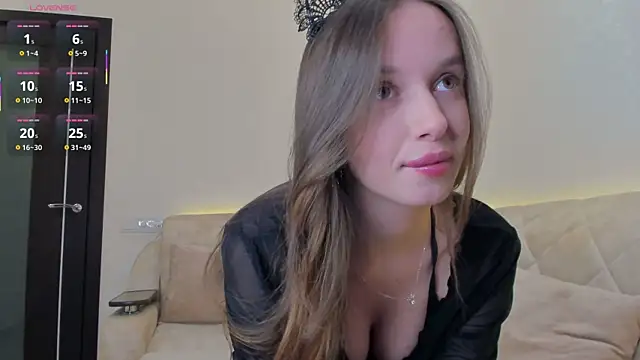 Snapshot of SweetSolana chatting on 06/15/26, 11:18 SweetSolana online show from 06/15/26, 11:18
