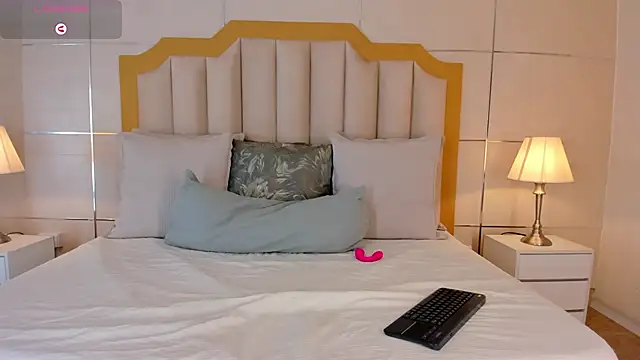Snapshot of Crystal_Rose__ chatting on 03/05/26, 11:39 Crystal Rose online show from 03/05/26, 11:39