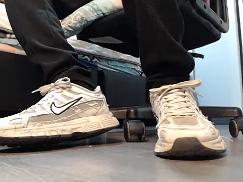 thomass1018 online show from 07/27/26, 07:21