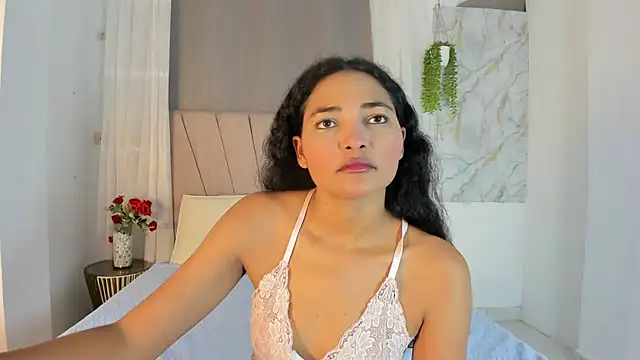 Snapshot of Elayha_28 chatting on 06/14/26, 02:24 Elayha 28 online show from 06/14/26, 02:24