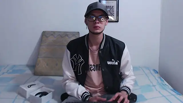 Snapshot of Vlad__night chatting on 03/19/26, 03:32 Vlad night online show from 03/19/26, 03:32