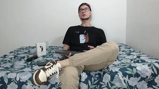 Snapshot of Vlad__night chatting on 04/15/26, 03:46 Vlad night online show from 04/15/26, 03:46