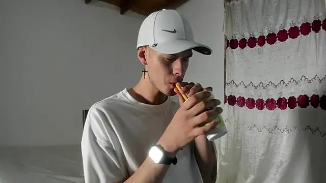 Snapshot of Vlad__night chatting on 04/27/26, 03:48 Vlad night online show from 04/27/26, 03:48