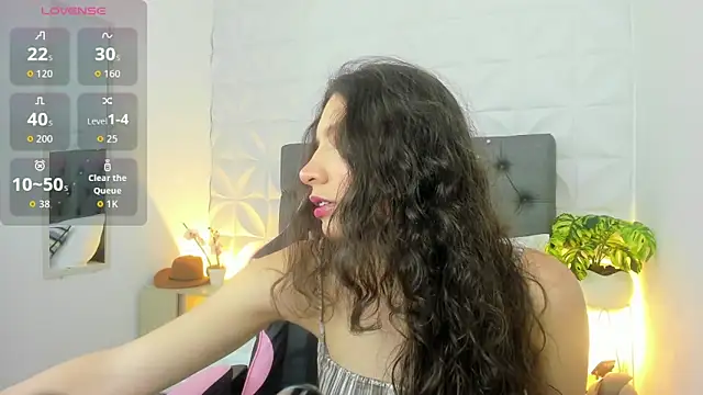 Snapshot of valeryn__rosse chatting on 04/14/26, 04:18 valeryn rosse online show from 04/14/26, 04:18