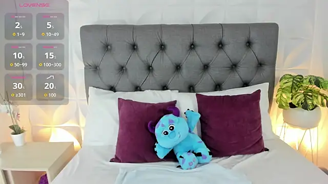 Snapshot of valeryn__rosse chatting on 06/07/26, 01:54 valeryn rosse online show from 06/07/26, 01:54