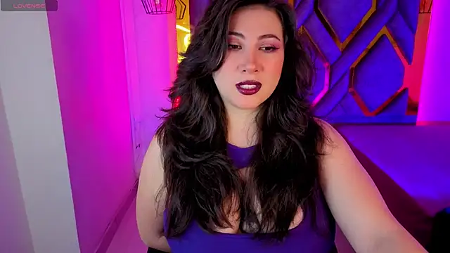 Snapshot of Luvienne chatting on 04/12/26, 06:57 Luvienne online show from 04/12/26, 06:57