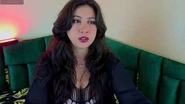 Snapshot of Luvienne chatting on 04/16/26, 07:14 Luvienne online show from 04/16/26, 07:14