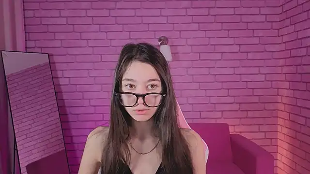 Snapshot of Nicole_Brownie chatting on 03/15/26, 01:33 Nicole Brownie online show from 03/15/26, 01:33