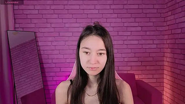 Snapshot of Nicole_Brownie chatting on 03/20/26, 01:21 Nicole Brownie online show from 03/20/26, 01:21