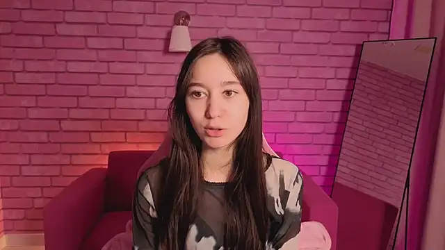 Snapshot of Nicole_Brownie chatting on 05/19/26, 01:11 Nicole Brownie online show from 05/19/26, 01:11