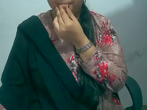 Snapshot of Cute_Aliyaa chatting on 03/08/26, 10:08 Cute Aliyaa online show from 03/08/26, 10:08