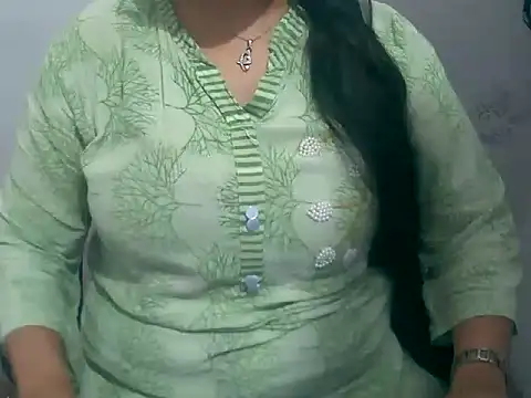 Snapshot of Cute_Aliyaa chatting on 03/11/26, 10:54 Cute Aliyaa online show from 03/11/26, 10:54