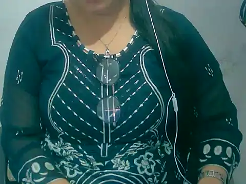 Snapshot of Cute_Aliyaa chatting on 03/12/26, 08:53 Cute Aliyaa online show from 03/12/26, 08:53