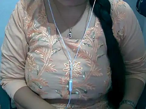 Snapshot of Cute_Aliyaa chatting on 03/17/26, 09:56 Cute Aliyaa online show from 03/17/26, 09:56
