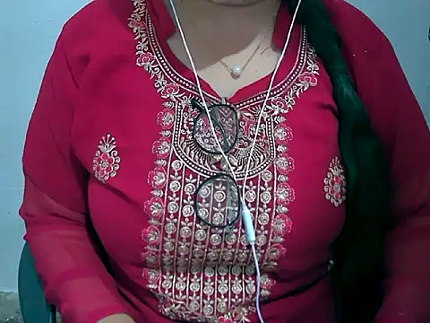 Snapshot of Cute_Aliyaa chatting on 03/19/26, 09:35 Cute Aliyaa online show from 03/19/26, 09:35