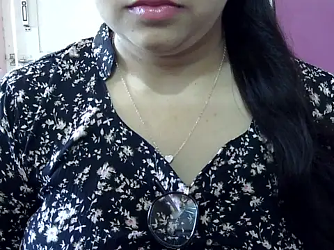 Snapshot of Cute_Aliyaa chatting on 04/02/26, 08:45 Cute Aliyaa online show from 04/02/26, 08:45