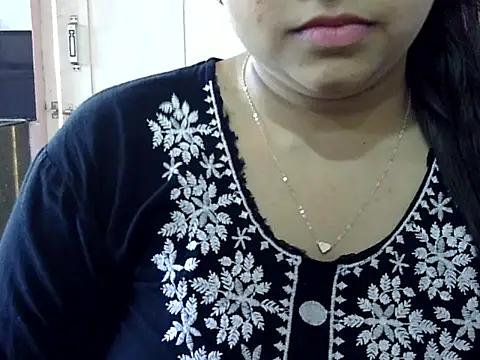 Snapshot of Cute_Aliyaa chatting on 04/05/26, 08:55 Cute Aliyaa online show from 04/05/26, 08:55