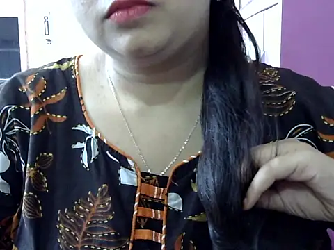 Snapshot of Cute_Aliyaa chatting on 04/08/26, 08:25 Cute Aliyaa online show from 04/08/26, 08:25
