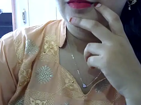 Snapshot of Cute_Aliyaa chatting on 04/09/26, 10:31 Cute Aliyaa online show from 04/09/26, 10:31