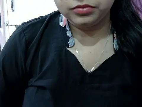 Snapshot of Cute_Aliyaa chatting on 04/21/26, 12:44 Cute Aliyaa online show from 04/21/26, 12:44