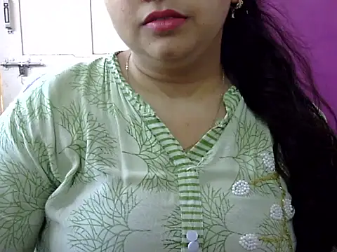 Snapshot of Cute_Aliyaa chatting on 04/28/26, 09:36 Cute Aliyaa online show from 04/28/26, 09:36